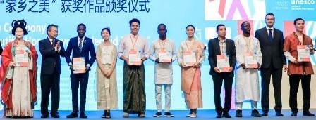 The third person from the left is a young man from Tanzania, Semen Benard, who has emerged as the winner of the China-Africa Youth Innovation and Entrepreneurship Competition Awards.