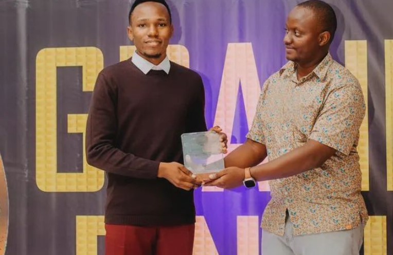 Simon K John (Left) TAHLISO Awards 2024 Outstanding Business Winner