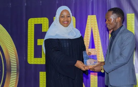 Halima Mbaruku (Left) TAHLISO Awards 2024 Most Inspirational Icon of the Year Winner