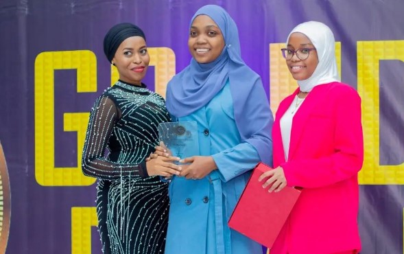 Nadia Said (Middle) TAHLISO Awards 2024 Upcoming Female Leader of the Year Winner